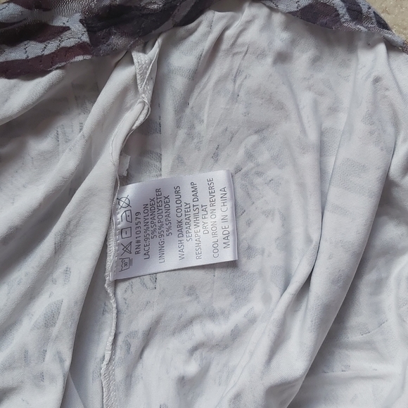 5/$25 Darvina Top - Picture 6 of 8